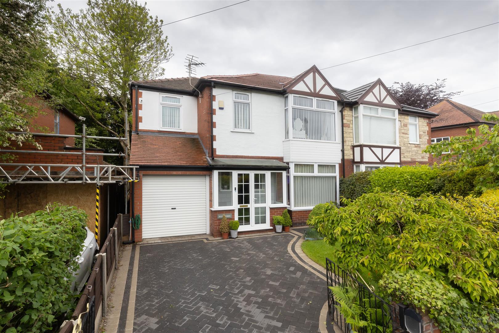 5 bed property in Plodder Lane, Bolton
